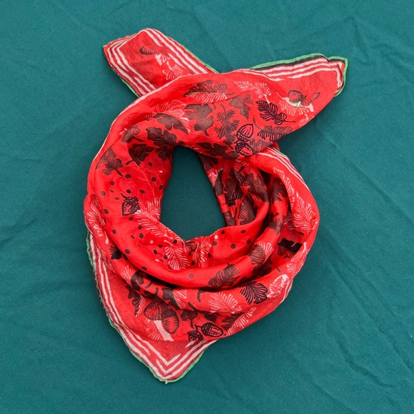 Red 16” Silk Scarf Oak Leaf Acorn Pattern Green Trim Vintage Fashion Hair Neck - Picture 4 of 5